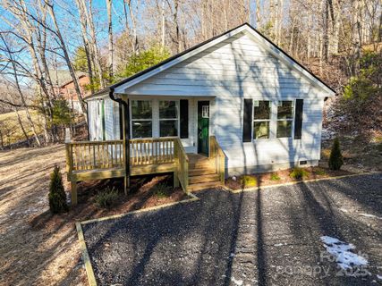330 Peaceful Lane sold home in Hyder Mountain Acres, Clyde, NC