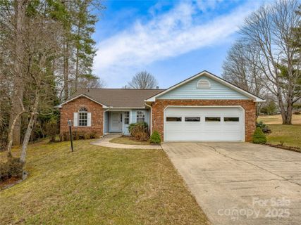 5 St Andrews Drive sold home in Etowahs Reach, Etowah, NC