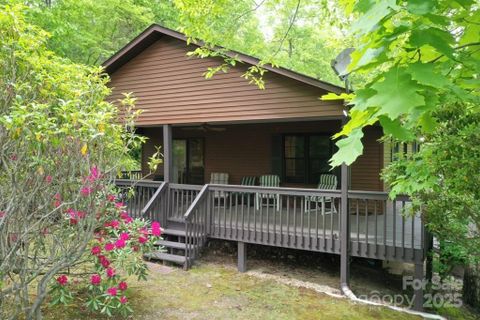 100 Hemlock Trail sold home in Laurel Park, Hendersonville, NC