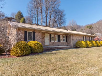 163 Gateway Street sold home in Forest Park, Waynesville, NC