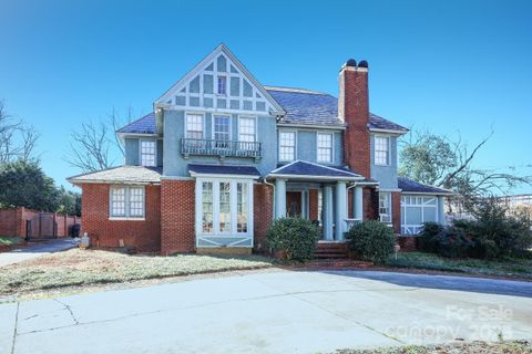1024 Queens Road