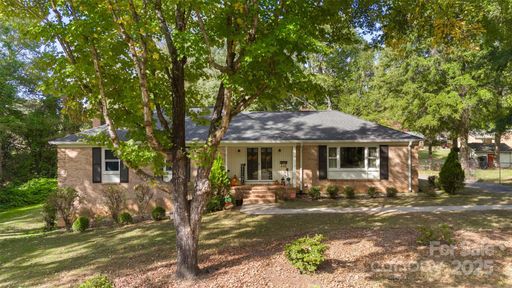 1935 Berkshire Drive sold home in Kingston Hills, Gastonia, NC