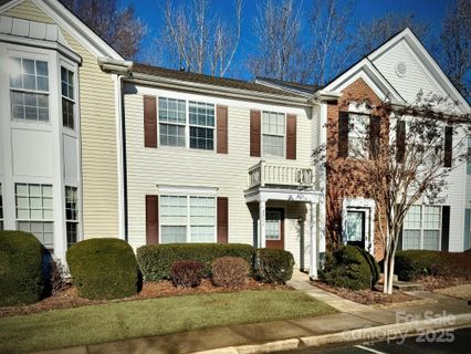 2711 Thornbush Court