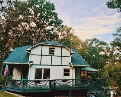 108 Three Oaks Lane active home in Waterfront Woodbridge, Kings Mountain, NC