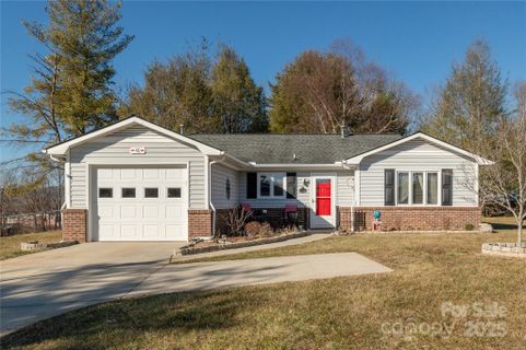 40 Doanbury Court sold home in Blue Ridge Villas, Hendersonville, NC