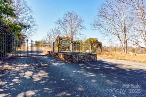 104 W Highland Terrace active home in Park Forest, Kings Mountain, NC
