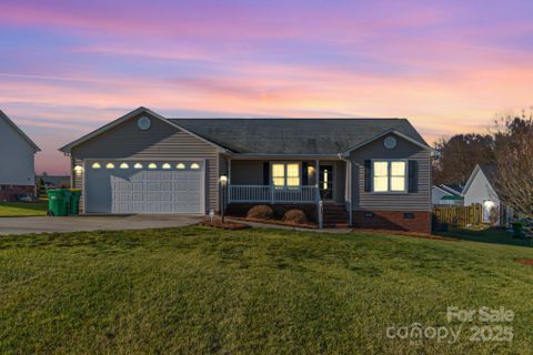 1243 Glory Court sold home in Victoria Place, Oakboro, NC