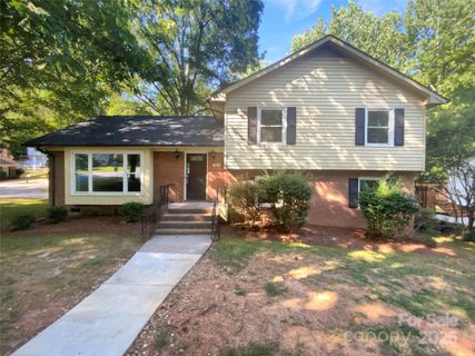 7401 Limerick Drive pending home in Heritage Woods East, Charlotte, NC