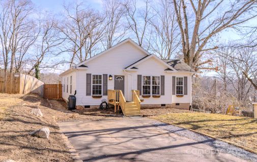 7 Spring Drive sold home in SULPHUR SPRINGS PARK, Asheville, NC