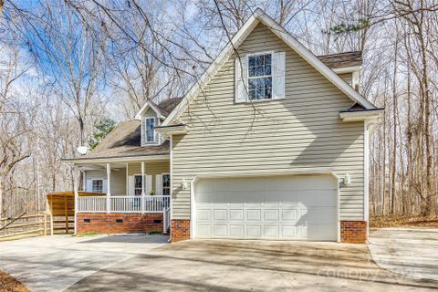 2288 S Paraham Road sold home in The Hylands, York, SC