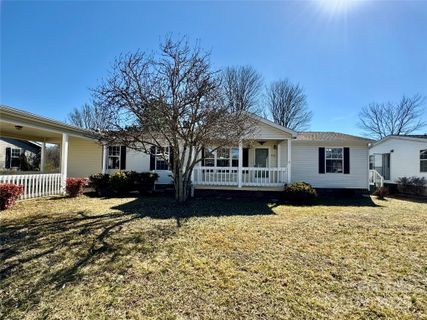 436 Riverwind Drive pending home in Riverwind, Hendersonville, NC