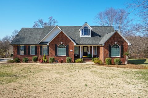 2442 Carriage Lane sold home in Grandview Farms, Lincolnton, NC