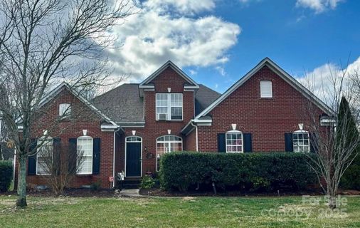 1004 Rosewater Lane
