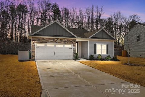 127 Tradesmen Trail