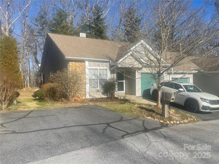 308 Laurel Park Place sold home in Laurel Park Place, Hendersonville, NC