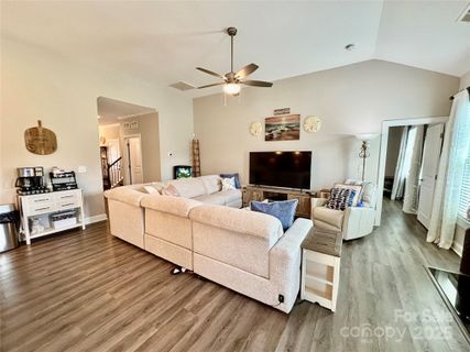 1024 Mayapple Way