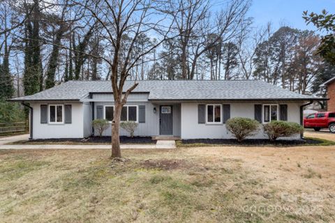 7124 Lake Drive sold home in Fairfield Plantation, Matthews, NC
