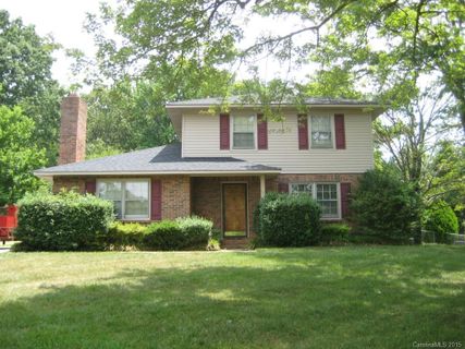 606 Colonial Drive