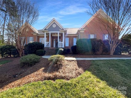 235 Glenville Drive sold home in Lynnwood Farms, Fort Mill, SC