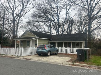 1301 N Mcdowell Street