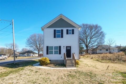 418 N Pear Street sold home in Groves Thread Company, Gastonia, NC