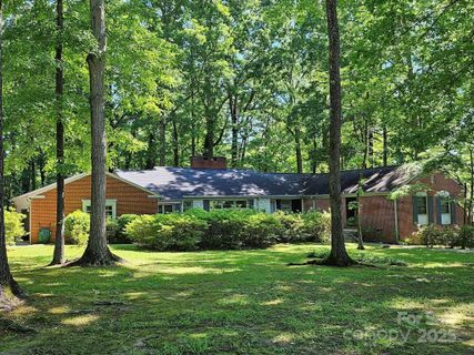 906 Forest Drive