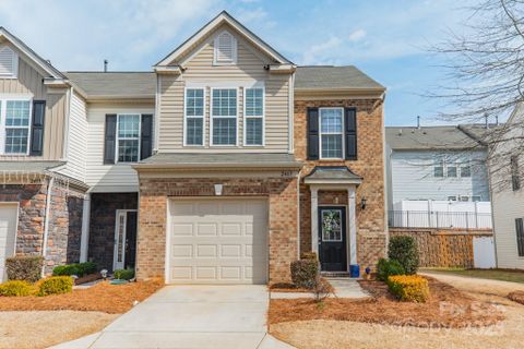 2463 Diplomat Lane
