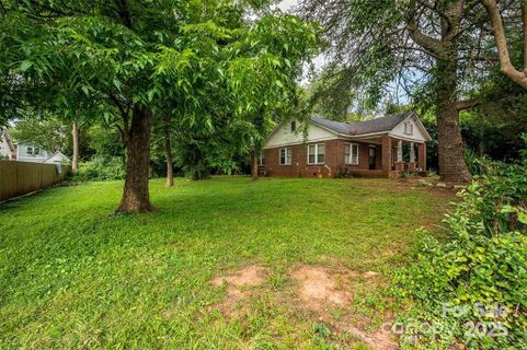 1320 E 35th Street