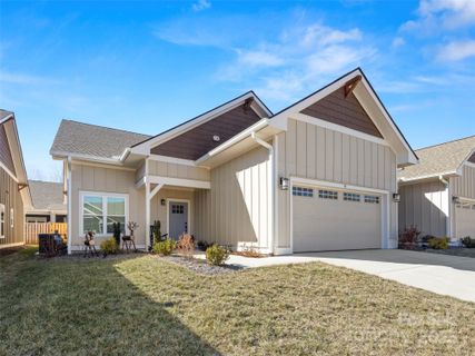 8 Cozy Cottage Way sold home in The Cottages at Averys Creek, Arden, NC