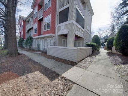 1162 W 1st Street sold home in Oak Park at 3rd Ward, Charlotte, NC