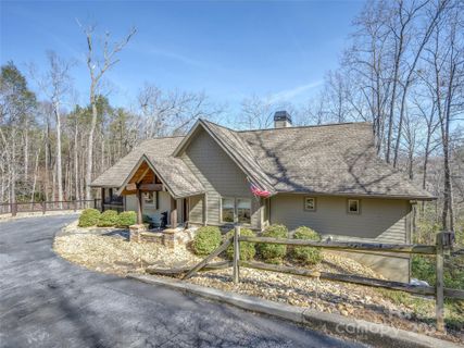 438 Lakewood Drive