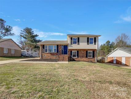 8103 Idlewild Road