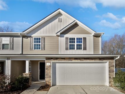 121 Woodbridge Circle sold home in Autumn Woods, Mount Holly, NC