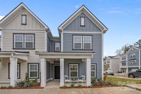 5025 Cherry Gum Court active home in Sycamore Trail, Matthews, NC