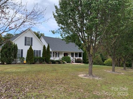 1724 Trappers Run Drive sold home in Hunters Place, York, SC