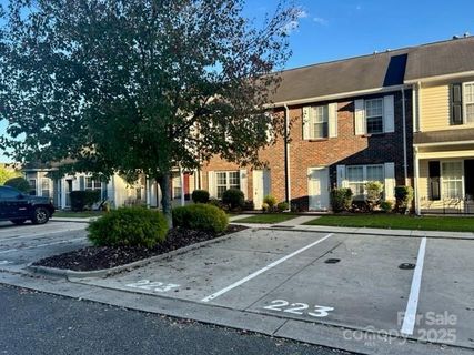 221 Linkside Court sold home in Cameron Village Townhouses, Lenoir, NC