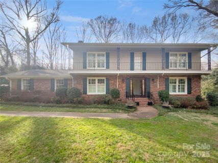 6813 Linda Lake Drive