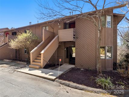305 Piney Mountain Drive sold home in Pine Cliff Condominiums, Asheville, NC