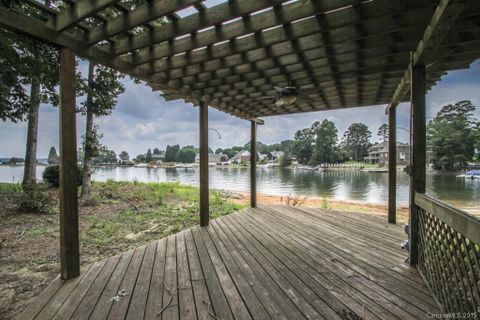 8096 Waterford Drive sold home in King Cove, Stanley, NC