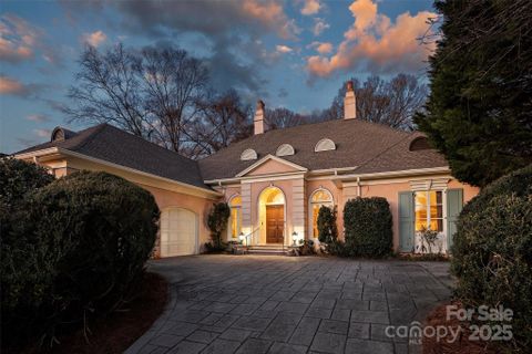 318 S Canterbury Road sold home in Canterbury Hill, Charlotte, NC