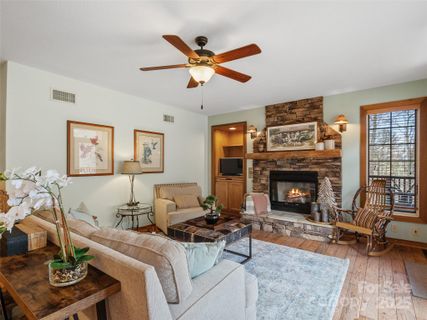 222 Creekside Way