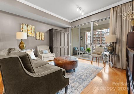 300 W 5th Street 224 sold home in Fifth And Poplar, Charlotte, NC