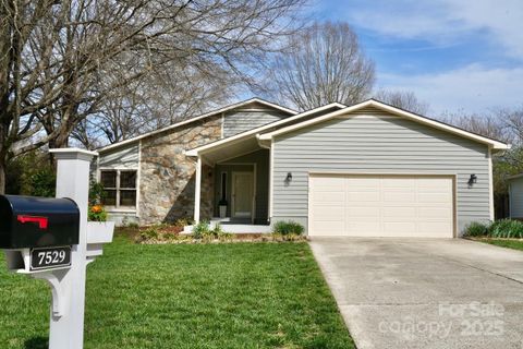 7529 Sheffingdell Drive sold home in Cedar Woods, Charlotte, NC