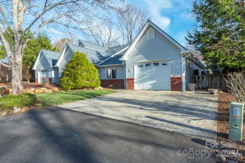 9 Village Parkway sold home in Mountainbrook Village, Black Mountain, NC