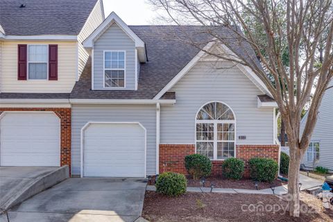 810 Rock Lake Glen