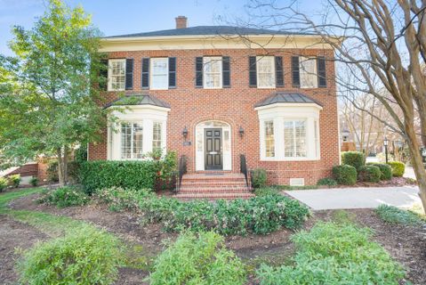 1131 S Kings Drive