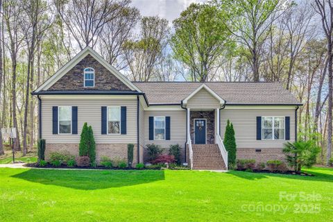 1823 Rain Forest Drive sold home in Pebble Creek, York, SC