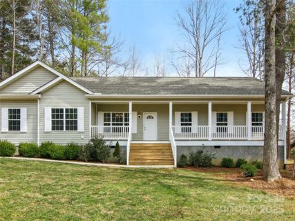 14 Fox Run Drive sold home in Fox Run, Fairview, NC