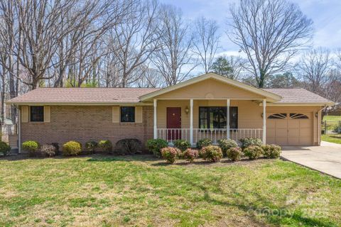 1630 26th Street sold home in Green Acres, Hickory, NC