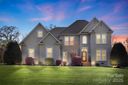 2042 Caernarfon Lane sold home in Matthews, SC